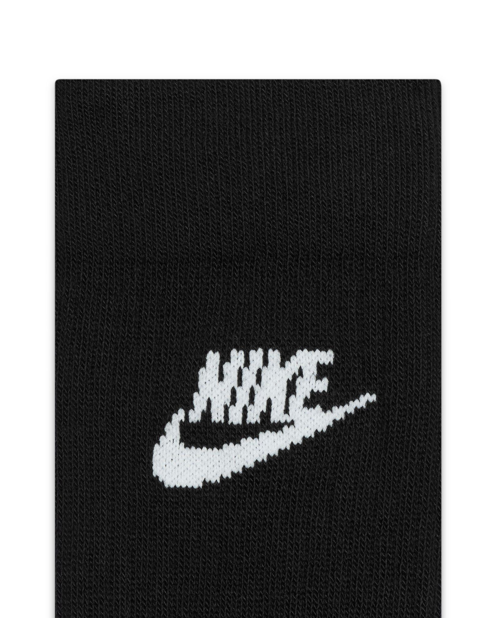 Nike Sportswear Everyday Essential Socks
