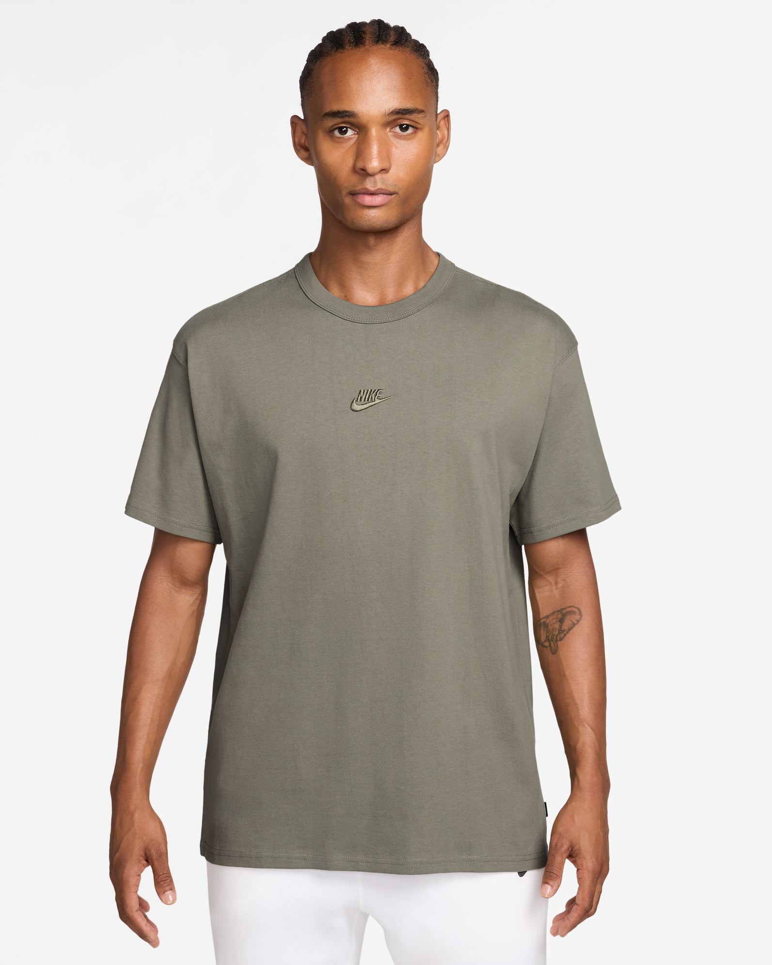 Sportswear Premium Essentials Tee