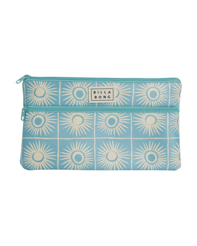 Blue and white Billabong pouch with sunburst tile print and two top zips.