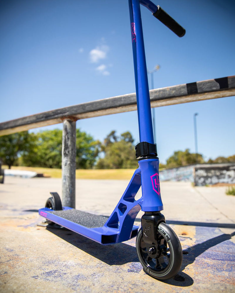 Fluxx Mini Stunt Scooter