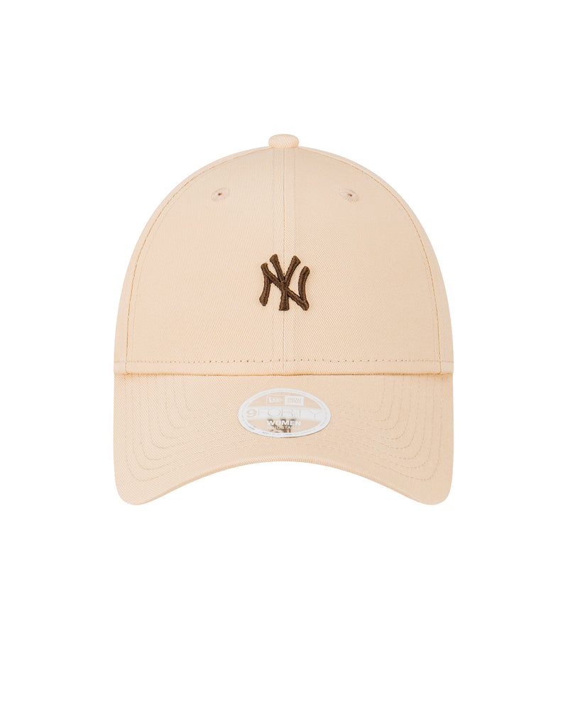 NY Yankees Womens 9Forty Cloth Strap Cap