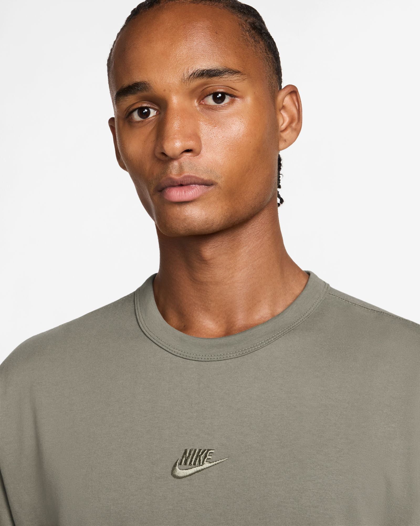 Sportswear Premium Essentials Tee