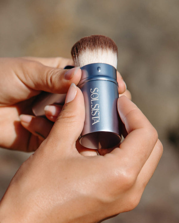 Retractable Kabuki Makeup Brush