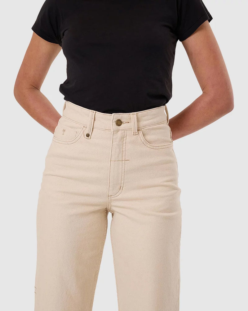 Close-up of a female model wearing high-waisted beige wide-leg jeans with a structured fit, paired with a black t-shirt.